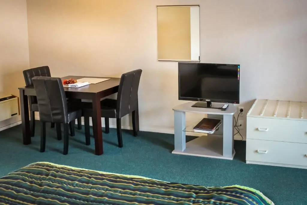 Malones Spa Motel 10