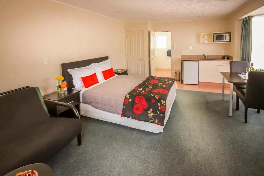 Malones Spa Motel 4