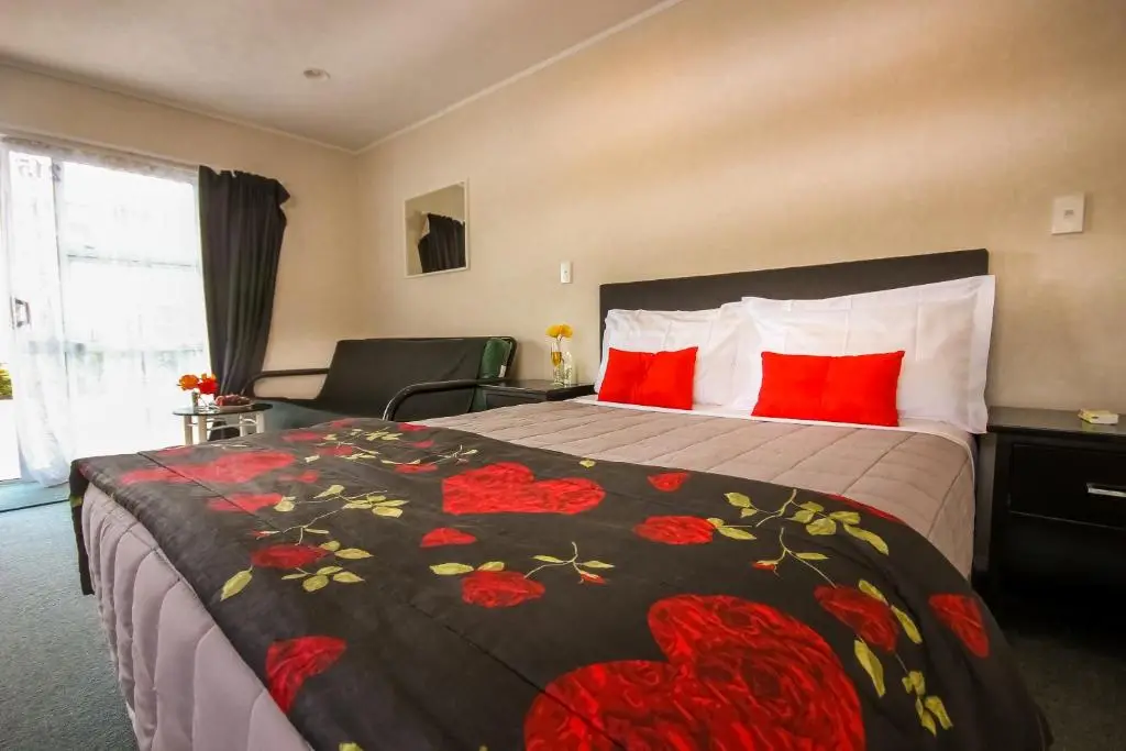 Malones Spa Motel 6